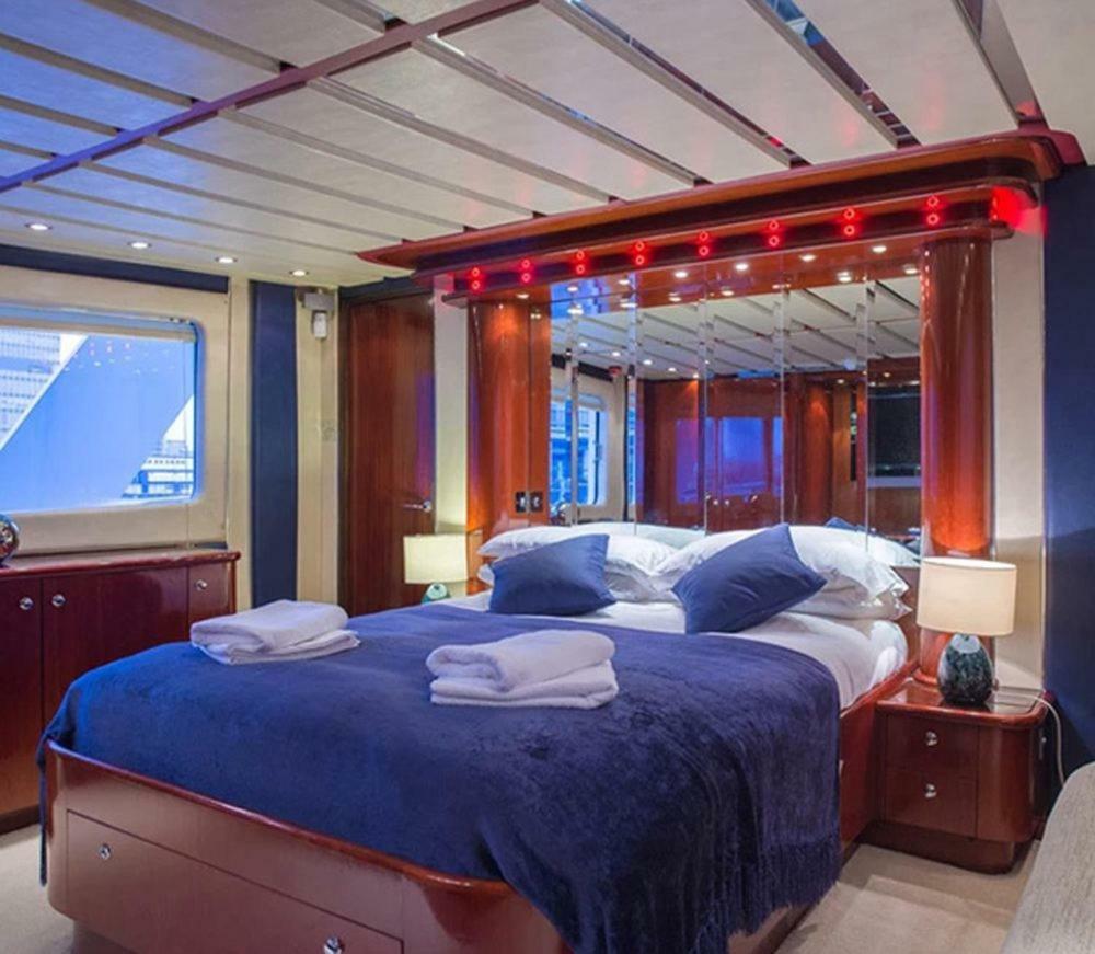 Absolute Pleasure Yacht Hotell London Eksteriør bilde