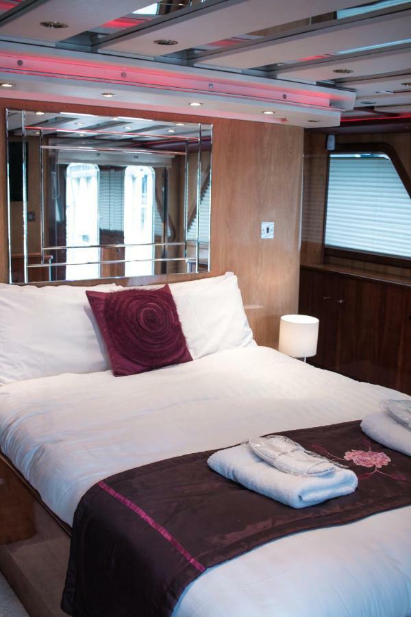 Absolute Pleasure Yacht Hotell London Eksteriør bilde