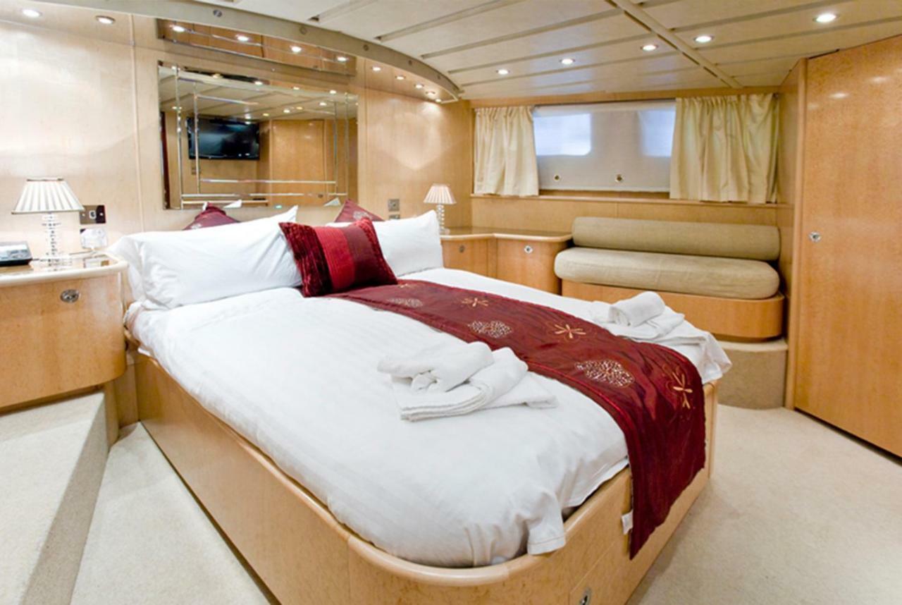 Absolute Pleasure Yacht Hotell London Eksteriør bilde